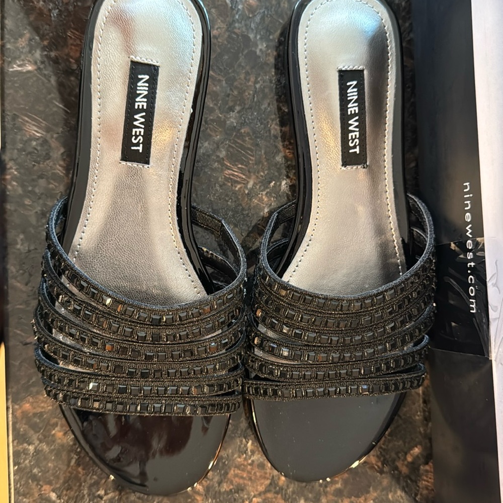 Nine West Slides Sandals 5 glass and textile upper, silver bed, Flat black